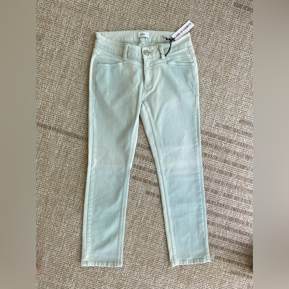 Like New Closed - low rise boot cut jeans in size 26 light green